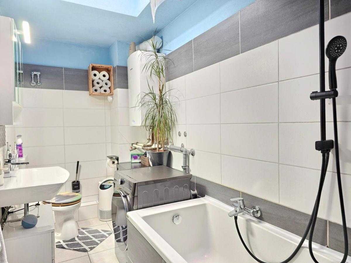 Doppelzimmer 1 I Geteiltes Bad & Kueche I Mit Dem Zug Nur 4 Min Bis Zum Hauptbahnhof Freiburg im Breisgau Eksteriør bilde