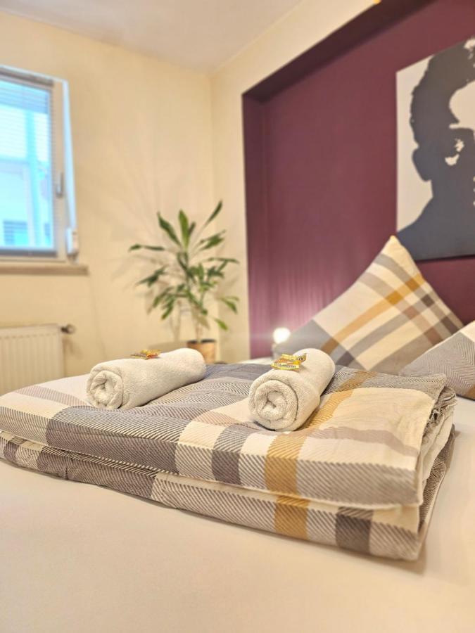 Doppelzimmer 1 I Geteiltes Bad & Kueche I Mit Dem Zug Nur 4 Min Bis Zum Hauptbahnhof Freiburg im Breisgau Eksteriør bilde