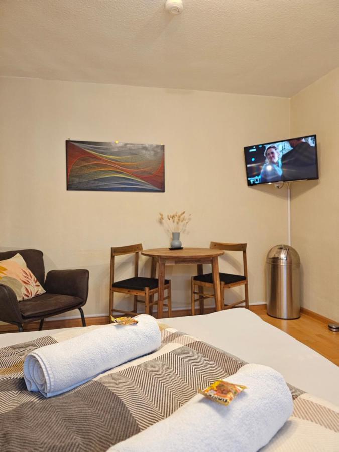 Doppelzimmer 1 I Geteiltes Bad & Kueche I Mit Dem Zug Nur 4 Min Bis Zum Hauptbahnhof Freiburg im Breisgau Eksteriør bilde