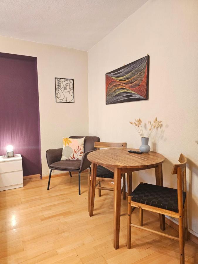 Doppelzimmer 1 I Geteiltes Bad & Kueche I Mit Dem Zug Nur 4 Min Bis Zum Hauptbahnhof Freiburg im Breisgau Eksteriør bilde